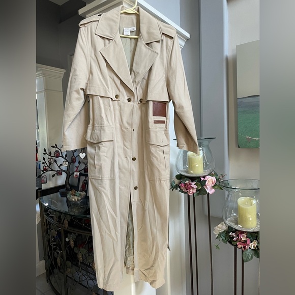 NWOT Trench Coat size 12 ladies lined with belt and many pockets made in USA - Picture 2 of 7